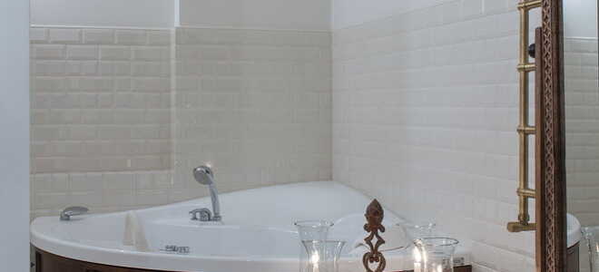 Угловая ванна в интерьере: плюсы и минусы, примеры дизайна