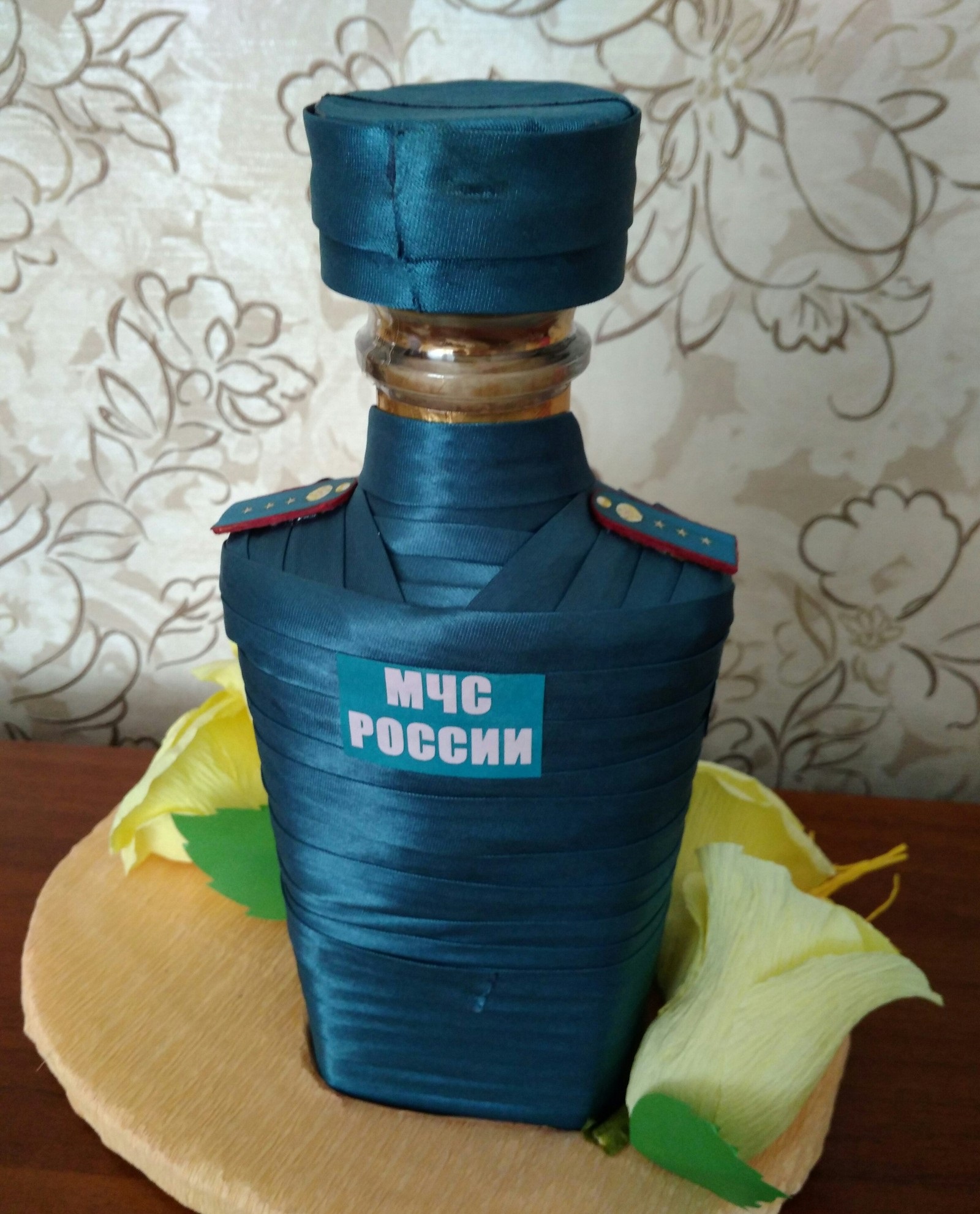 декор бутылок лентами